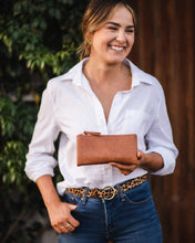 Load image into Gallery viewer, Delta Wallet - Honey