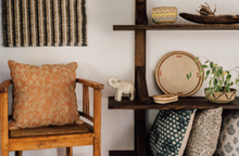 Load image into Gallery viewer, Linear Seagrass Oval Tray