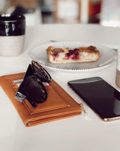 Load image into Gallery viewer, Tatum Cardholder - Tan