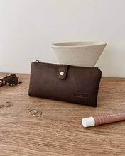 Load image into Gallery viewer, Stella Wallet - Chocolate