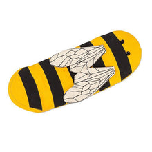 Load image into Gallery viewer, Bee Shaped Oven Mitten
