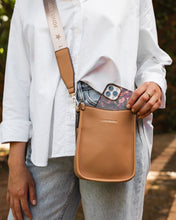 Load image into Gallery viewer, Parker Crossbody Bag - Camel
