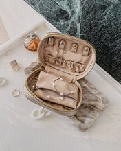Load image into Gallery viewer, Rita Jewelry Case - Champagne
