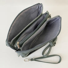 Load image into Gallery viewer, Black Gold Skyla Bag
