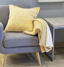 Load image into Gallery viewer, Square Daisy Pillow
