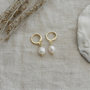 Bitsy Hoops - Gold/White Pearl