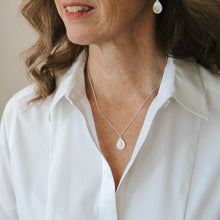 Load image into Gallery viewer, Dewdrop Crystal Necklace - Gold/Opalite
