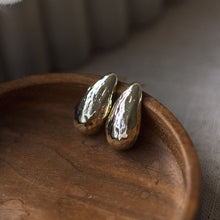 Load image into Gallery viewer, Esme Studs - Gold
