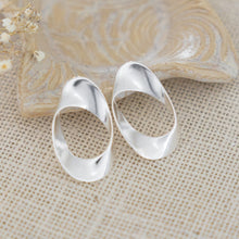 Load image into Gallery viewer, Gallery Earrings - Silver
