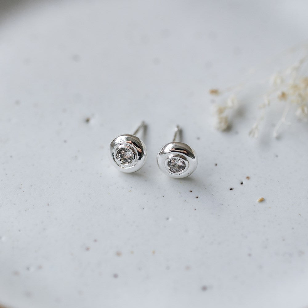 Glimmer Disc Studs -Silver/Clear