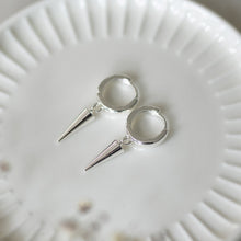 Load image into Gallery viewer, Helix Hoops- Silver

