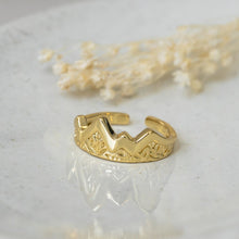 Load image into Gallery viewer, Highcrest Ring- Gold
