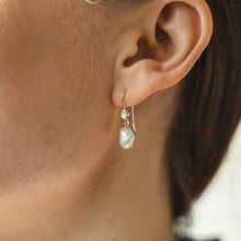 Load image into Gallery viewer, Juliet Earrings - Gold
