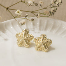 Load image into Gallery viewer, Queen Of The Tide Studs - Gold
