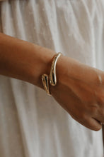 Load image into Gallery viewer, Logan 3340 Bracelet - Gold
