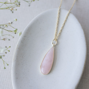Alara Necklace - Gold/Rose Quartz