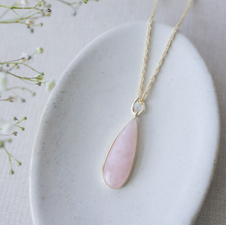 Alara Necklace - Gold/Rose Quartz