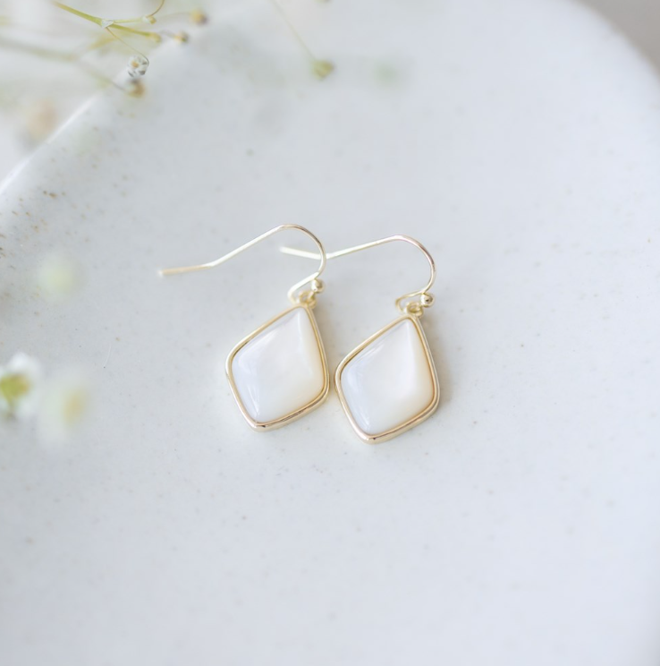 Evora Earrings - Gold/Mother of Pearl