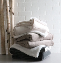 Load image into Gallery viewer, Microplush Sherpa Reverse Throw - Cream
