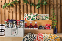 Load image into Gallery viewer, Berry Bramble Folding Insulated Tote
