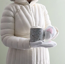 Load image into Gallery viewer, Cream Heart Mittens
