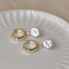 Load image into Gallery viewer, Tilly Hoops - Gold
