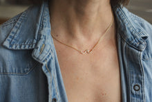 Load image into Gallery viewer, Tiny Wave Necklace - Gold
