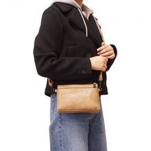 Load image into Gallery viewer, Dory Clutch - Camel
