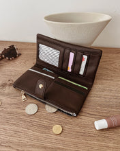Load image into Gallery viewer, Stella Wallet - Chocolate
