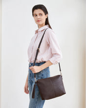 Load image into Gallery viewer, Daisy Stripe Crossbody Bag- Chocolate
