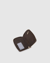 Load image into Gallery viewer, Eden Saddle Wallet- Chocolate
