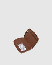 Load image into Gallery viewer, Eden Saddle Wallet- Cognac
