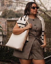 Load image into Gallery viewer, Audrey Bucket Bag - Vanilla
