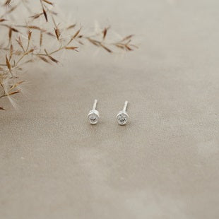 Wink Studs - Silver/Clear