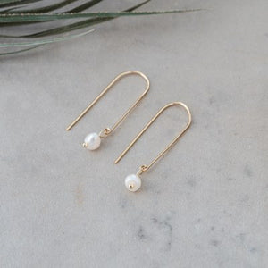 Lore Earrings - Gold/White Pearl