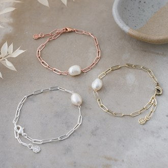 Gwendolyn Bracelet - Gold/White Pearl