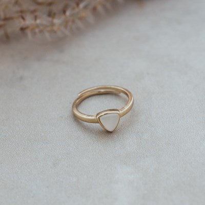 Mae Ring - gold/white moon stone