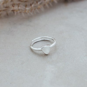 Mae Ring - silver/white moon stone