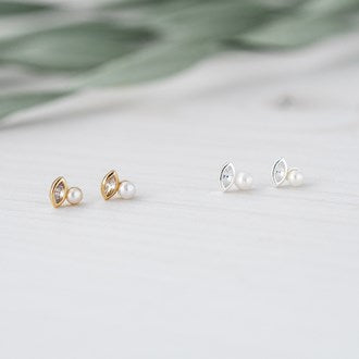 Flawless Studs - Gold/White Pearl/Clear