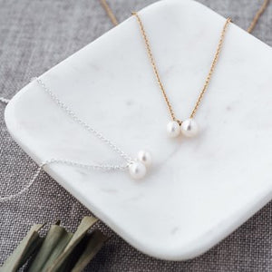 Friendship Necklace - Gold/White Pearl